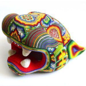 Majestuosa cabeza de Jaguar de Arte Huichol con microchaquira: Una Joya de Colección y Orgullo Mexicano