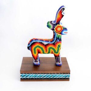 Venado de arte huichol con base especial