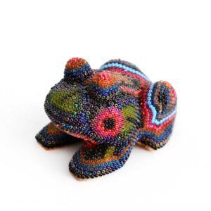 Rana en arte huichol – figura sobria y ritual de la colección Voces del Silenci