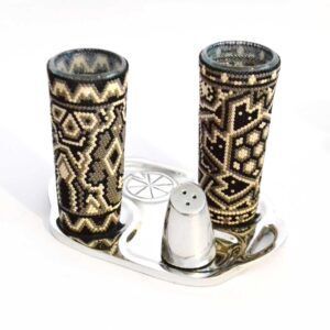 Jeu de tequileros avec arte huichol, base et salero de étain