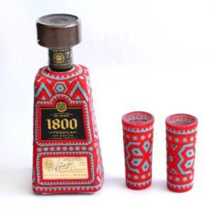 Tequila 1800 añejo con arte huichol