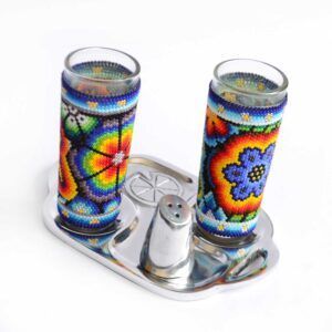Ensemble de 2 tequileros con arte huichol, base de étain et salero
