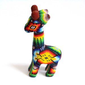 Girafe de la Vision : Sculpture en perles Huichol