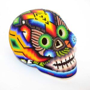Crâne perlé Huichol – Une fusion sacrée d'art et d'esprit