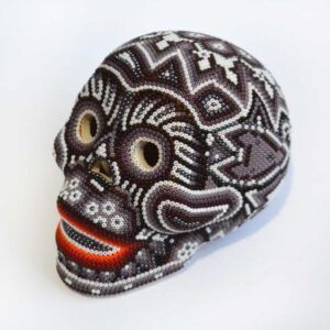 Crâne perlé Huichol – Une fusion sacrée d'art et d'esprit