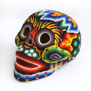Crâne sacré huichol orné de perles – Symbole de la vision ancestrale