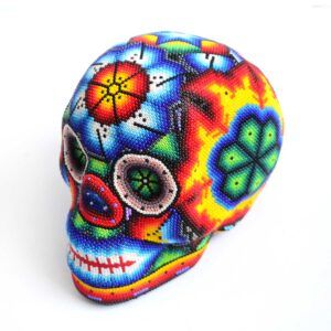 Crâne sacré huichol orné de perles – Symbole de la vision ancestrale