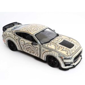 🚘 Ford Mustang 2020 intervenido con arte huichol — innovación y tradición en escala 1:18